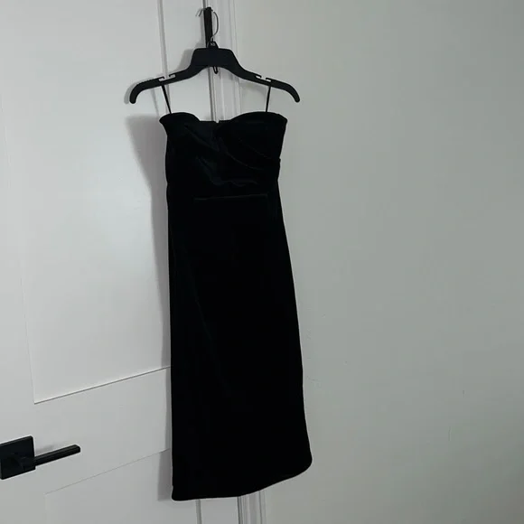 Express | Dresses | Black Velvet Strapless Mid Length Dress Built In Bra |  Poshmark